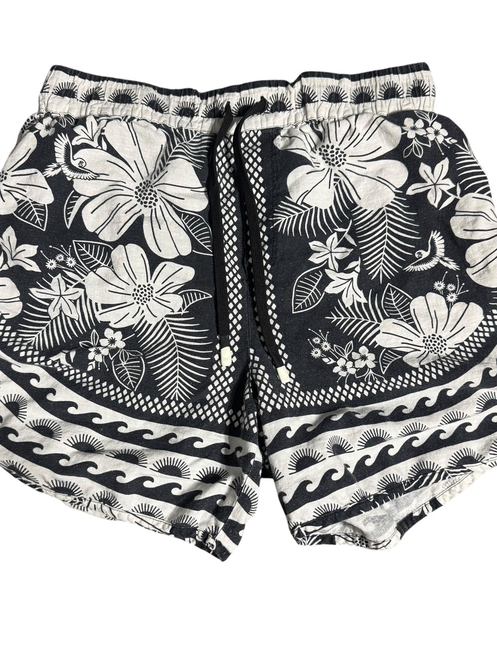 Farm Rio Macaw Elegance Shorts Sz M Linen Blend Black White Artsy Boho Chic